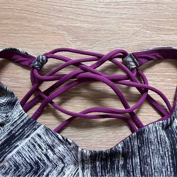 Lululemon sports bra 4 - Picture 3 of 5